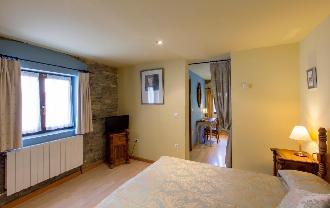 Hotel Rural Los Cerezos De Yanguas ภายนอก รูปภาพ